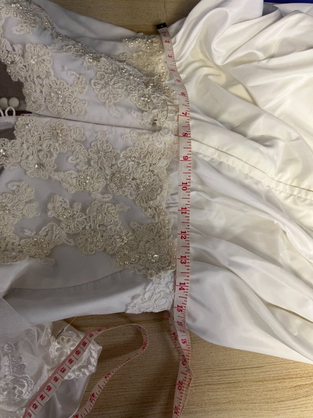 Vintage 1970's Wedding dress with long trail and floral beading - Picture 8 of 16